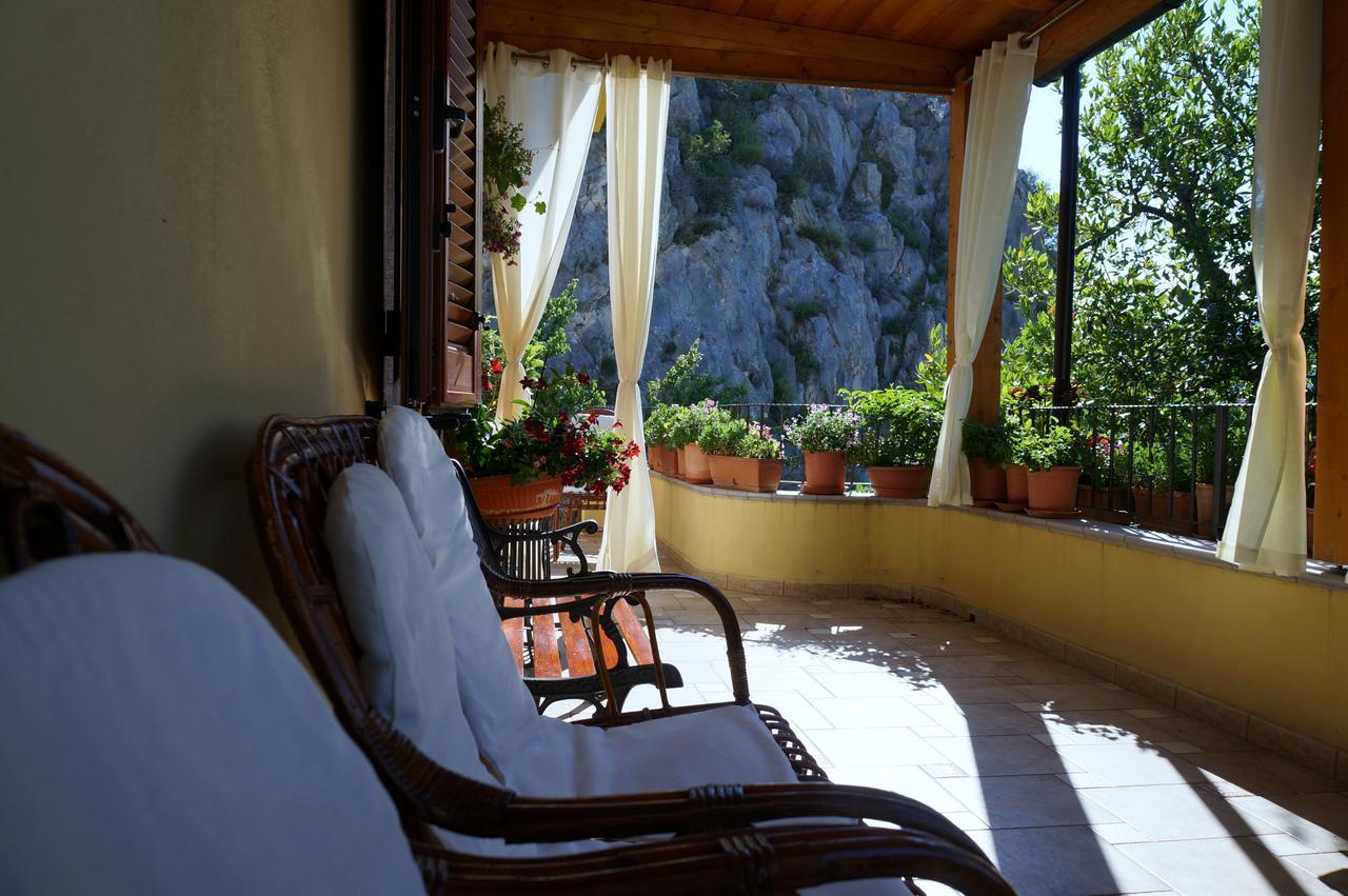 B&B Lo Sparviero Civita Eksteriør billede