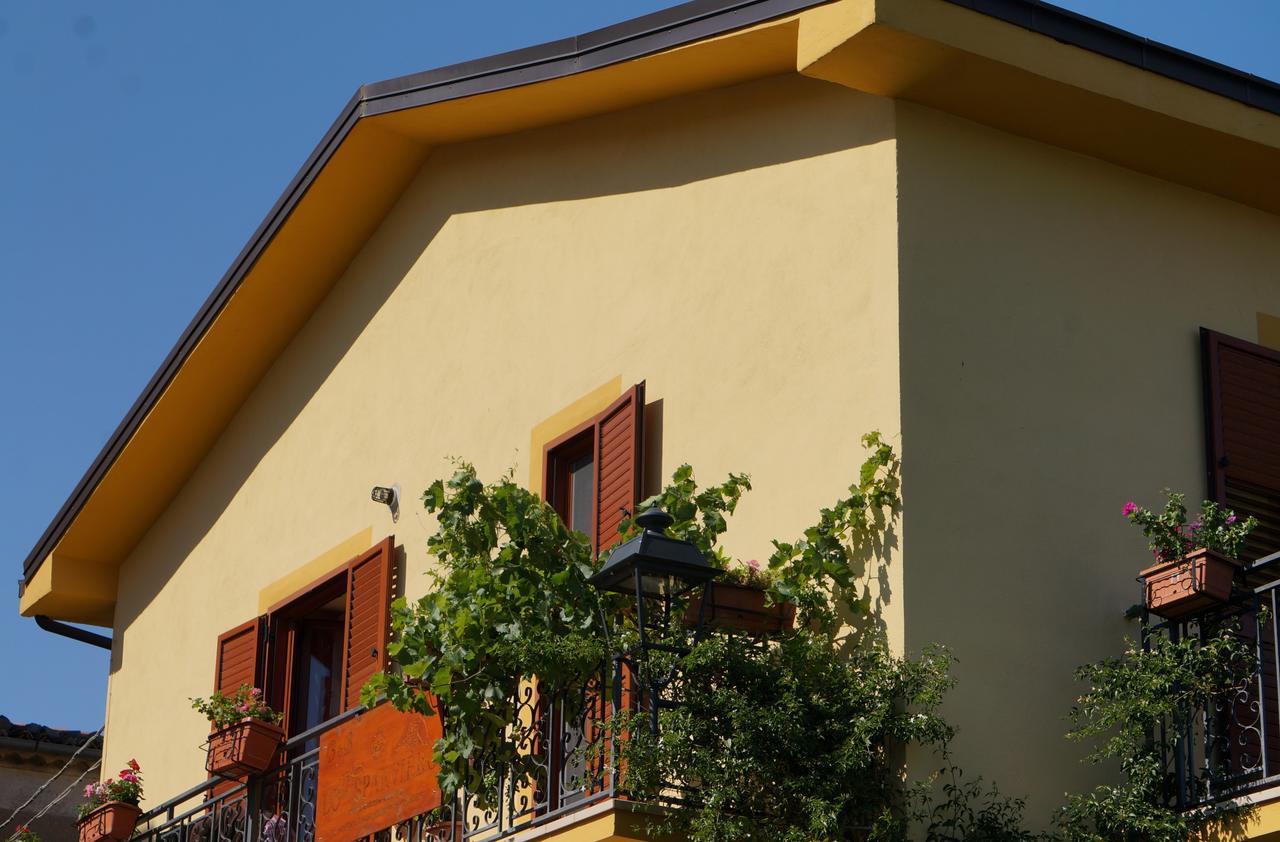 B&B Lo Sparviero Civita Eksteriør billede